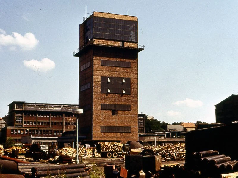 8. 11. 1960 odstartovalo hloubení Jindřicha II, nejhlubšího černouhelného dolu u nás